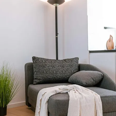 Apartman Spacious And Bright With Sunny Terrace