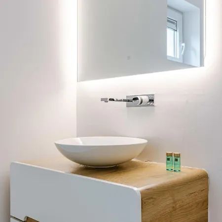 Spacious And Bright With Sunny Terrace Apartman *